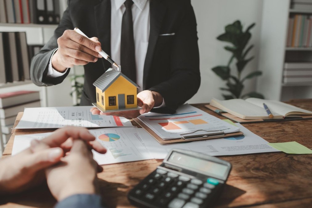 Luxury client-centered real estate consultation by PENTA REAL ESTATE